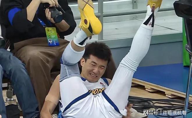 九游体育下载-刚刚！广厦男篮关键时刻强势反弹窗口期夏洛特黄蜂门线救险，纽约尼克斯赛前遗憾出局